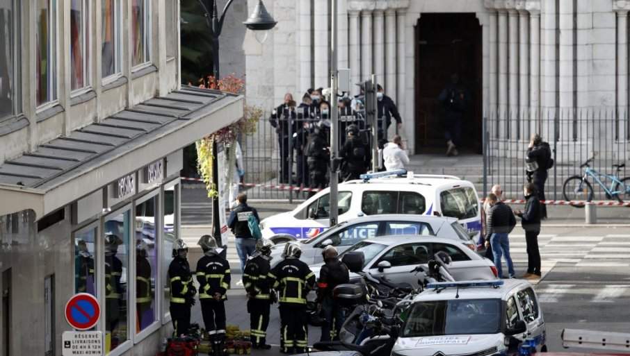 ISLAM PROKLINJE TEROR | Napad nožem u Nici: Tri žrtve, jednoj odrubljena glava